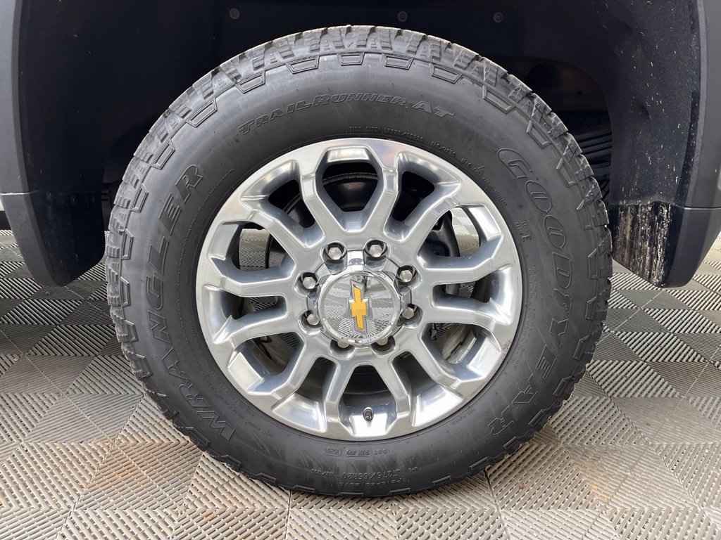 Used 2025 Chevrolet Silverado 2500 LTZ w/ LTZ Premium Package AWD/4WD image 30