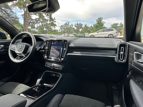 Certified 2023 Volvo C40 P8 Recharge Ultimate image 13