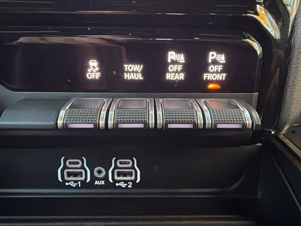 Used 2025 RAM 2500 Big Horn AWD/4WD image 32