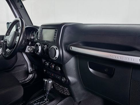 Used 2016 Jeep Wrangler Unlimited Sahara w/ Dual Top Group image 27