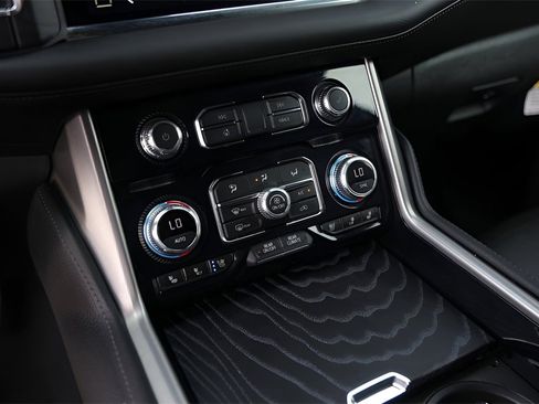 Used 2024 GMC Yukon Denali image 20