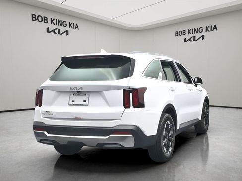 Used 2025 Kia Sorento S w/ Panoramic Sunroof Package FWD image 9