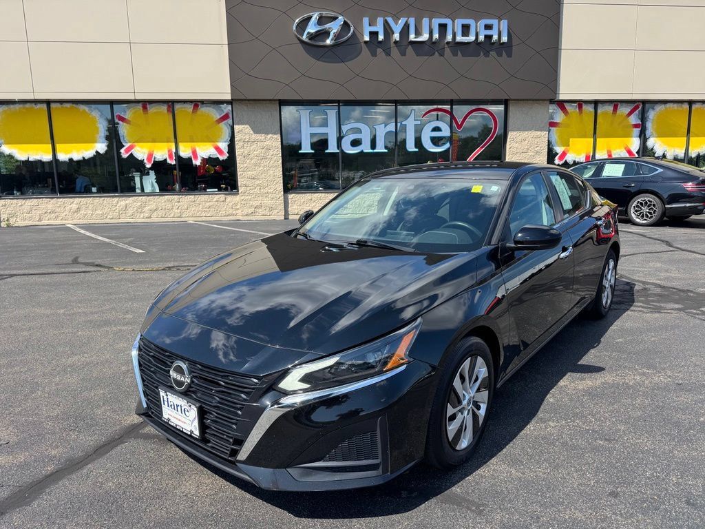 Used 2024 Nissan Altima 2.5 S FWD image 1