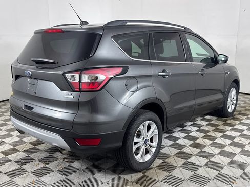 Certified 2017 Ford Escape SE w/ Equipment Group 201A FWD image 3