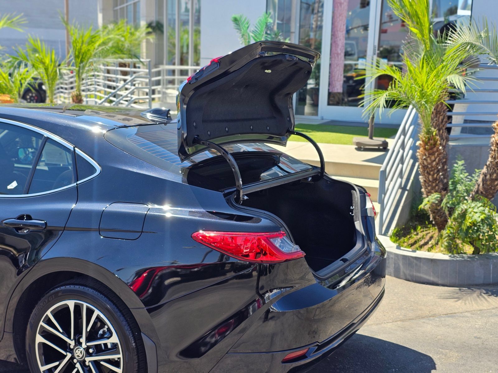 Used 2025 Toyota Camry XLE FWD image 10