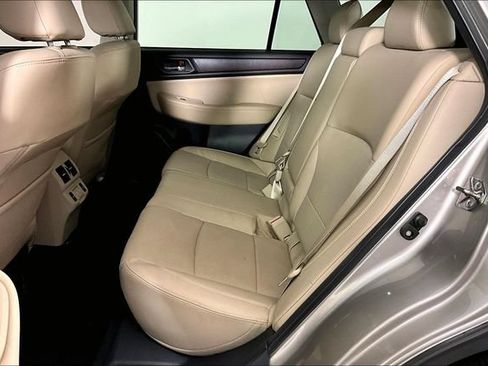 Used 2019 Subaru Outback 2.5i Limited AWD/4WD image 2