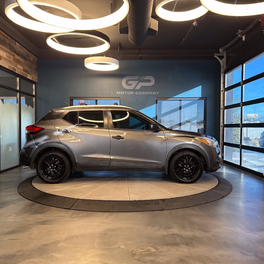 Used 2019 Nissan Kicks S w/ Exterior Package FWD image 2