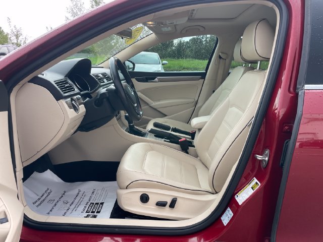 Used 2018 Volkswagen Passat 2.0T SE w/ SE Lighting Package FWD image 19