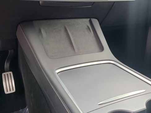 Used 2024 Tesla Model Y Performance image 9