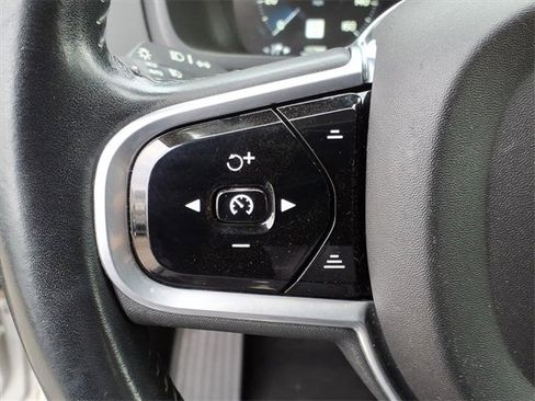 Used 2018 Volvo XC90 T6 Momentum w/ Convenience Package image 22