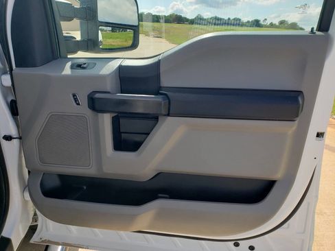 Used 2019 Ford F250 XL w/ Power Equipment Group image 5