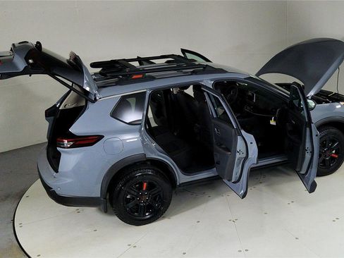 Used 2025 Nissan Rogue SV image 24