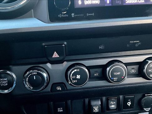 Used 2019 Toyota Tacoma TRD Off-Road image 32