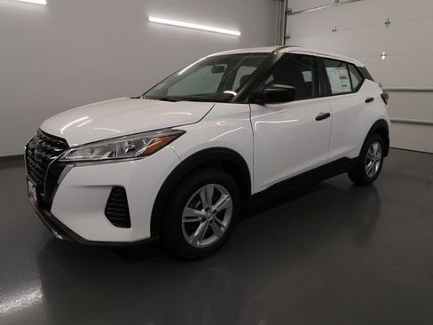 New 2025 Nissan Kicks Play S image 4