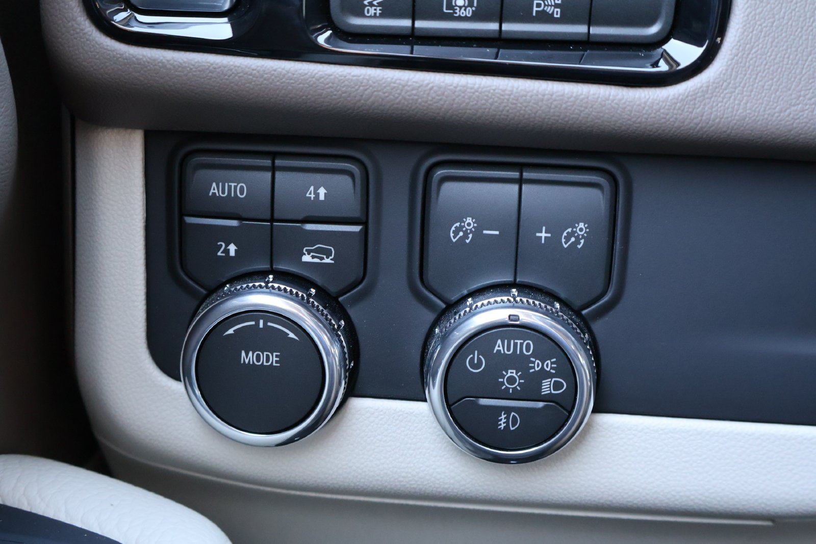 New 2026 GMC Yukon Denali w/ Sun & Power Step Package AWD/4WD image 35