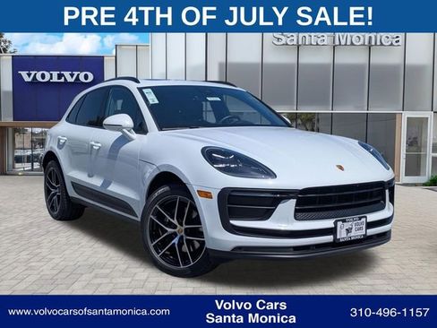 Used 2022 Porsche Macan AWD/4WD image 1