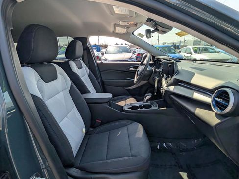 Used 2025 Chevrolet Trax LS image 10