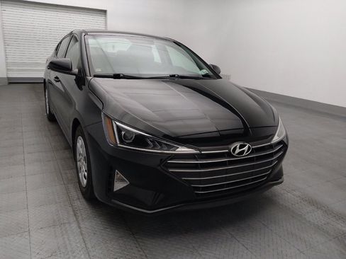 Used 2019 Hyundai Elantra SE w/ Winter Weather Package FWD image 14