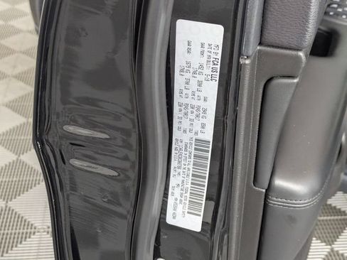 Used 2019 Jeep Grand Cherokee Laredo RWD image 36