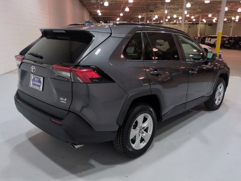 Used 2019 Toyota RAV4 XLE w/ Convenience Package AWD/4WD image 3