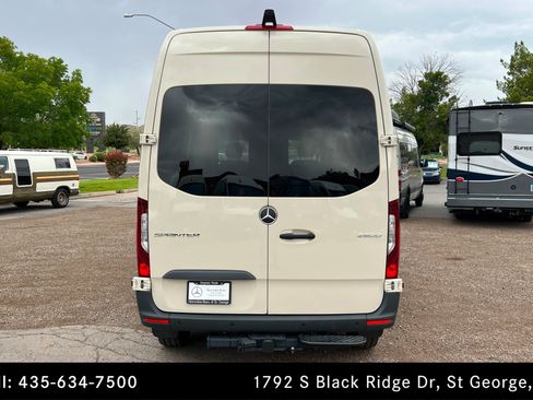 Used 2025 Mercedes-Benz Sprinter 2500 image 4