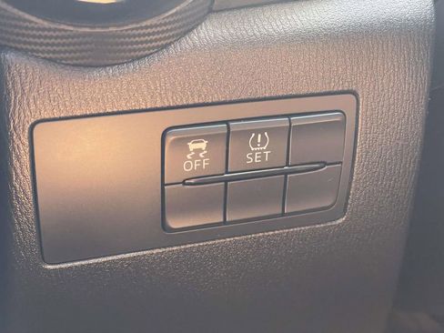 Used 2020 Toyota Yaris LE image 11