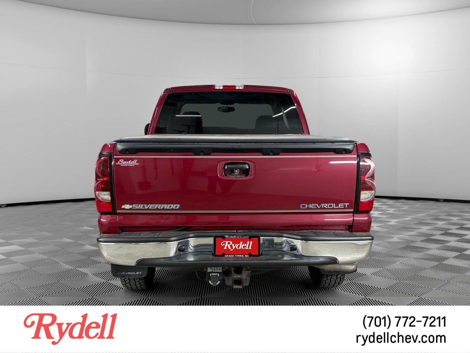 Used 2004 Chevrolet Silverado 1500 LS w/ Light Duty Power Package AWD/4WD image 4