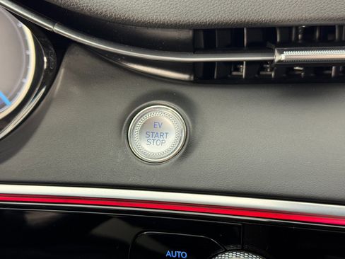 Used 2024 Genesis Electrified GV70 Advanced image 23