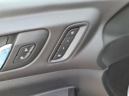 Used 2023 GMC Acadia SLT w/ Elevation Edition image 16