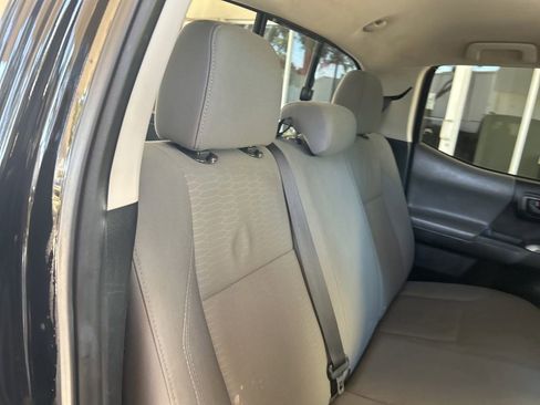Used 2017 Toyota Tacoma 2WD Double Cab image 27