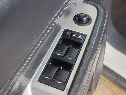 Used 2014 Jeep Compass Latitude w/ Sun/Sound Group FWD image 14