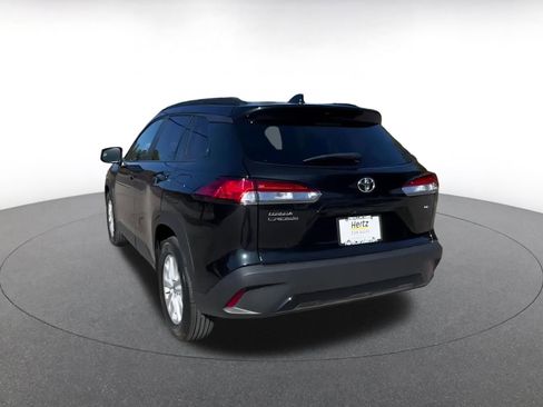 Used 2025 Toyota Corolla Cross LE image 11