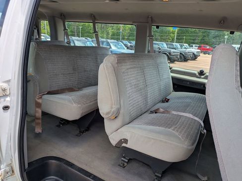 Used 2001 Ford E-350 and Econoline 350 Club Wagon RWD image 14