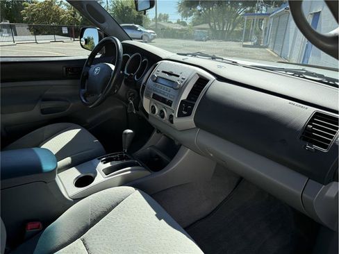 Used 2006 Toyota Tacoma PreRunner RWD image 16