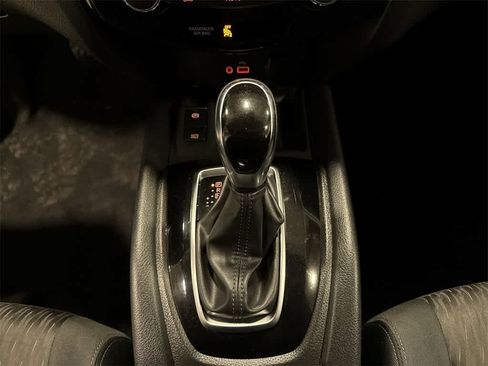 Used 2019 Nissan Rogue SV w/ Sun & Sound Touring Package image 35