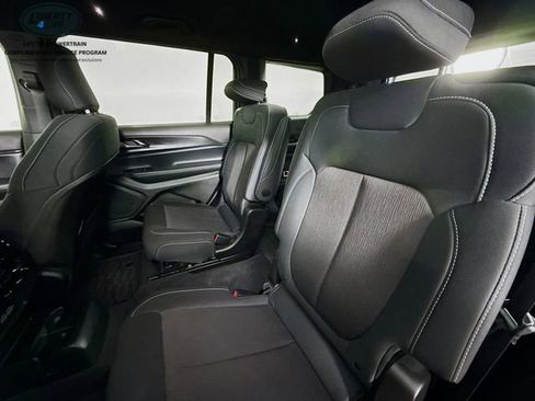 Used 2024 Jeep Grand Cherokee L Laredo image 23