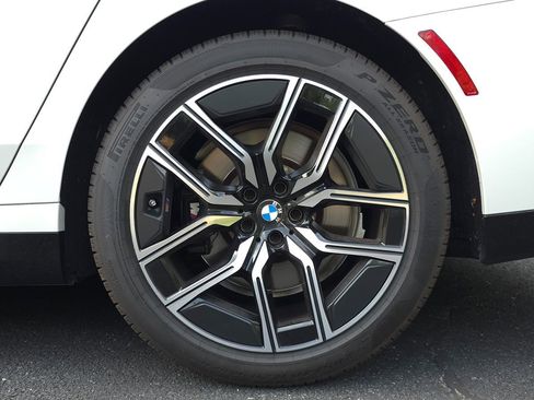 Used 2023 BMW 740i image 73