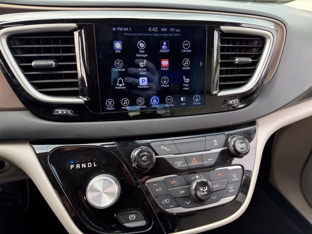 Used 2017 Chrysler Pacifica Touring-L FWD image 14