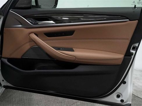 Used 2020 BMW 530i w/ Convenience Package image 29