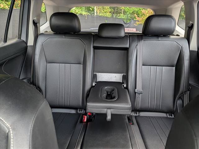 Used 2022 Volkswagen Tiguan SE AWD/4WD image 17