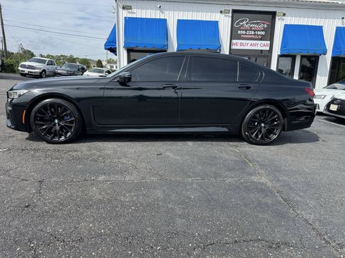 Used 2022 BMW 740i xDrive w/ M Sport Package AWD/4WD image 8