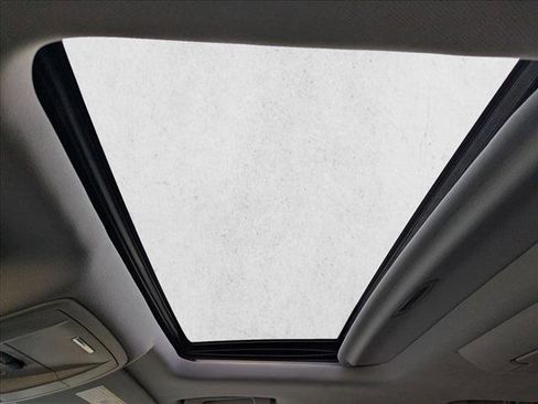 Used 2016 GMC Yukon XL SLT w/ Open Road Package image 15