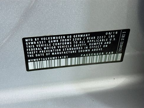 Used 2016 Volkswagen e-Golf SE w/ DC Fast Charging Package image 37