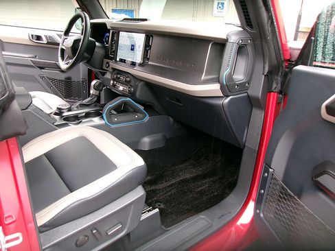 Used 2024 Ford Bronco Wildtrak image 14