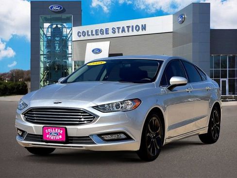 Certified 2018 Ford Fusion SE w/ Equipment Group 201A image 2