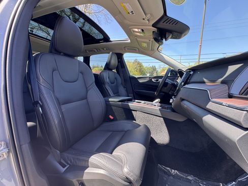 Used 2024 Volvo XC60 B5 Ultimate w/ Protection Package Premier AWD/4WD image 19