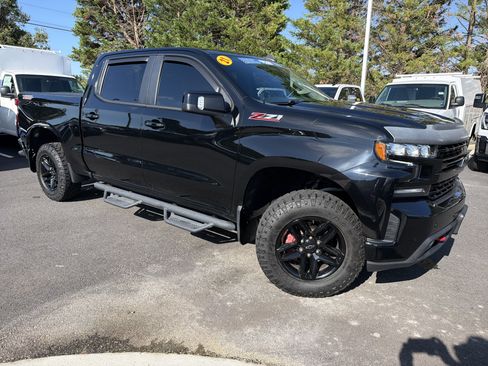 Used 2021 Chevrolet Silverado 1500 LT Trail Boss w/ Convenience Package II AWD/4WD image 2