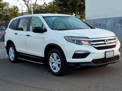 Certified 2017 Honda Pilot LX image 3