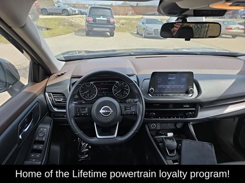 Used 2023 Nissan Rogue SV w/ SV Premium B Package image 5