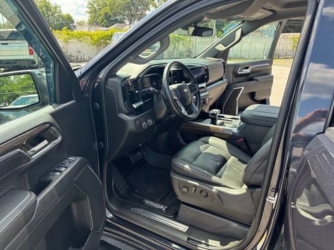 Used 2023 Chevrolet Silverado 1500 LT w/ Z71 Off-Road Package AWD/4WD image 12